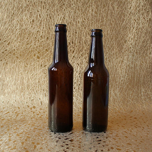 棕色啤酒瓶图片